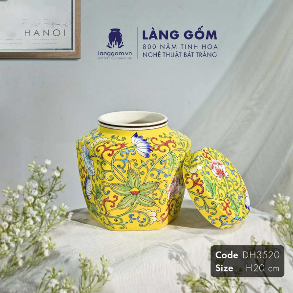 Lọ hoa vẽ tay men vàng họa tiết dây hoa